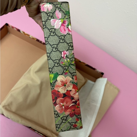 GUCCI BLOOM CLUTCH/ TOILETRIES POUCH - Picture 5 of 11